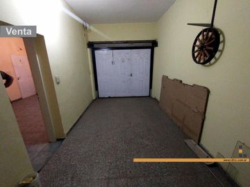Casa 2 dorm. sobre Edison amplio terreno