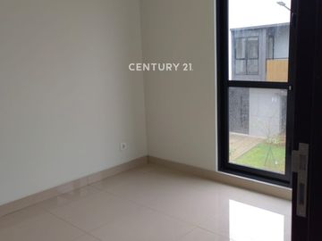 Rumah Brand New Siap Huni Di Summarecon Crown Gading 2 KT 2 KM