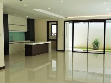 MODERN CONTEMPORARY BRAND NEW HOUSE