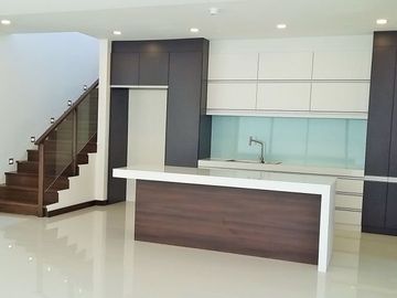 MODERN CONTEMPORARY BRAND NEW HOUSE