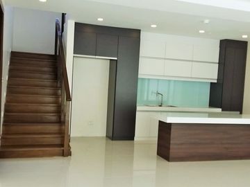 MODERN CONTEMPORARY BRAND NEW HOUSE