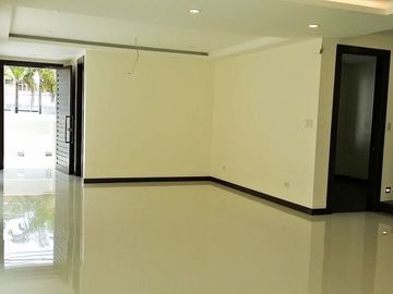 MODERN CONTEMPORARY BRAND NEW HOUSE