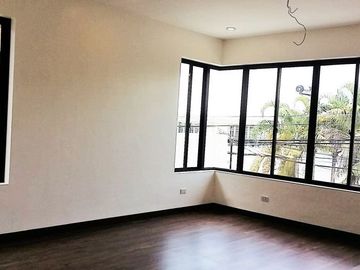 MODERN CONTEMPORARY BRAND NEW HOUSE