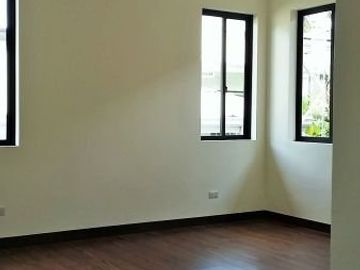 MODERN CONTEMPORARY BRAND NEW HOUSE