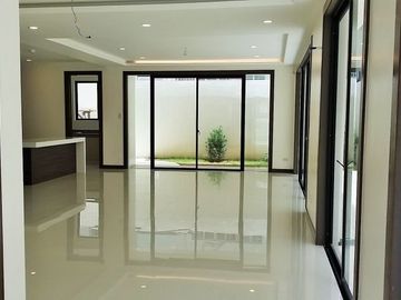 MODERN CONTEMPORARY BRAND NEW HOUSE
