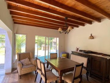 Casa en venta en Santa Catalina.