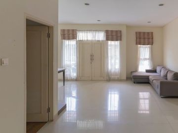 Rumah Puri Mansion Cluster Hawaii. Uk. 10x15. 2,5Lt. Hdp utara. Renov rapi.