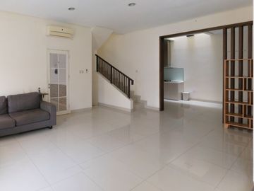 Rumah Puri Mansion Cluster Hawaii. Uk. 10x15. 2,5Lt. Hdp utara. Renov rapi.