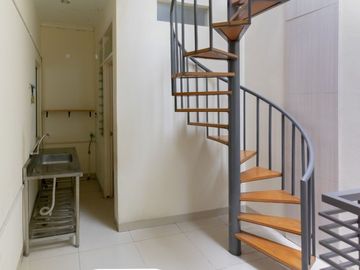 Rumah Puri Mansion Cluster Hawaii. Uk. 10x15. 2,5Lt. Hdp utara. Renov rapi.