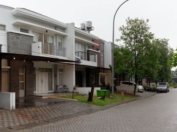 Rumah Puri Mansion Cluster Hawaii. Uk. 10x15. 2,5Lt. Hdp utara. Renov rapi.