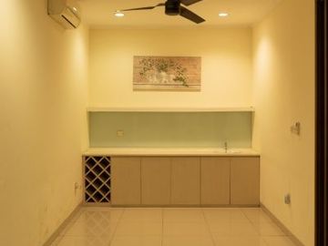 Rumah Puri Mansion Cluster Hawaii. Uk. 10x15. 2,5Lt. Hdp utara. Renov rapi.