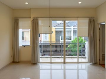 Rumah Puri Mansion Cluster Hawaii. Uk. 10x15. 2,5Lt. Hdp utara. Renov rapi.