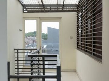 Rumah Puri Mansion Cluster Hawaii. Uk. 10x15. 2,5Lt. Hdp utara. Renov rapi.