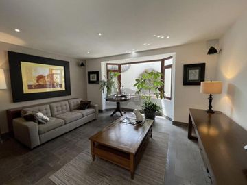 Residencia de 8 salas en venta en Club de Golf San Carlos, Metepec