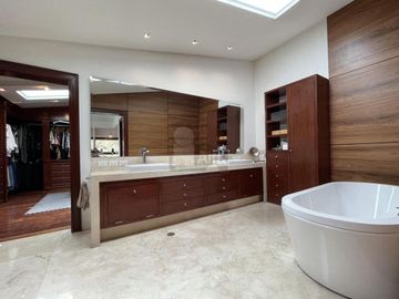 Residencia de 8 salas en venta en Club de Golf San Carlos, Metepec