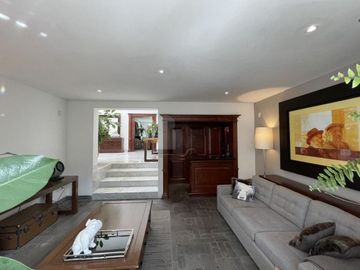 Residencia de 8 salas en venta en Club de Golf San Carlos, Metepec