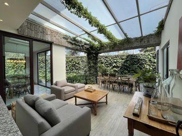Residencia de 8 salas en venta en Club de Golf San Carlos, Metepec