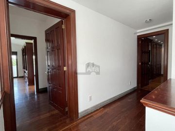 Residencia de 8 salas en venta en Club de Golf San Carlos, Metepec