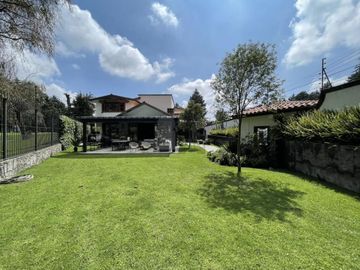 Residencia de 8 salas en venta en Club de Golf San Carlos, Metepec