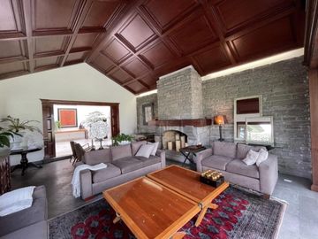 Residencia de 8 salas en venta en Club de Golf San Carlos, Metepec