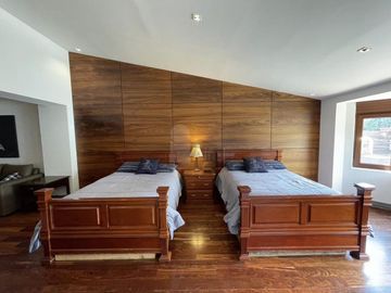 Residencia de 8 salas en venta en Club de Golf San Carlos, Metepec