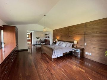 Residencia de 8 salas en venta en Club de Golf San Carlos, Metepec