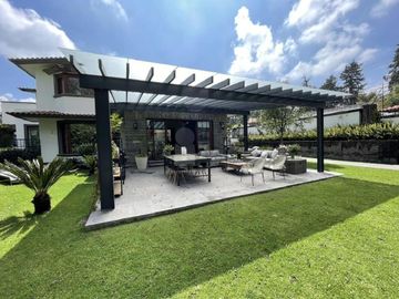 Residencia de 8 salas en venta en Club de Golf San Carlos, Metepec