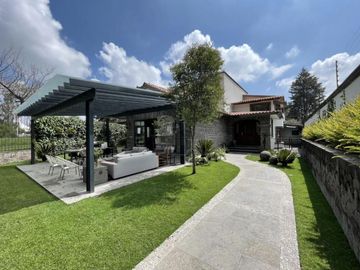 Residencia de 8 salas en venta en Club de Golf San Carlos, Metepec