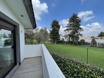 Residencia de 8 salas en venta en Club de Golf San Carlos, Metepec