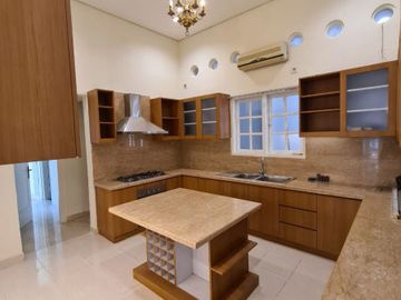 DISEWA RUMAH MEWAH at SRIWIJAYA RAYA, KEBAYORAN BARU (JARANG ADA)