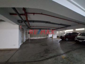 ALQUILER DE DEPARTAMENTO EN PRIMER PISO - URB. RESIDENCIAL LA AURORA, SURCO
**ÁREA:** 146 m²
**MANTENIMIENTO:** S/ 350

---

Ubicado en el coraz