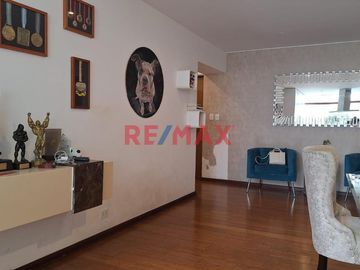 ALQUILER DE DEPARTAMENTO EN PRIMER PISO - URB. RESIDENCIAL LA AURORA, SURCO
**ÁREA:** 146 m²
**MANTENIMIENTO:** S/ 350

---

Ubicado en el coraz