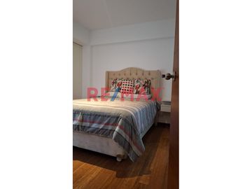 ALQUILER DE DEPARTAMENTO EN PRIMER PISO - URB. RESIDENCIAL LA AURORA, SURCO
**ÁREA:** 146 m²
**MANTENIMIENTO:** S/ 350

---

Ubicado en el coraz