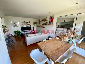 Exclusivo y acogedor Dúplex de 144 m2 en 5to / 6to piso frente al Parque Local y sólo 9 años de antigüedad. 

Inmejorable ubicación en una de las Ur