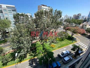 Exclusivo y acogedor Dúplex de 144 m2 en 5to / 6to piso frente al Parque Local y sólo 9 años de antigüedad. 

Inmejorable ubicación en una de las Ur