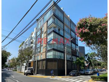 Exclusivo y acogedor Dúplex de 144 m2 en 5to / 6to piso frente al Parque Local y sólo 9 años de antigüedad. 

Inmejorable ubicación en una de las Ur