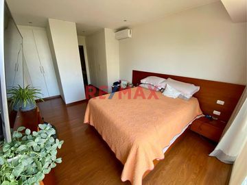 Exclusivo y acogedor Dúplex de 144 m2 en 5to / 6to piso frente al Parque Local y sólo 9 años de antigüedad. 

Inmejorable ubicación en una de las Ur
