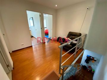 Exclusivo y acogedor Dúplex de 144 m2 en 5to / 6to piso frente al Parque Local y sólo 9 años de antigüedad. 

Inmejorable ubicación en una de las Ur