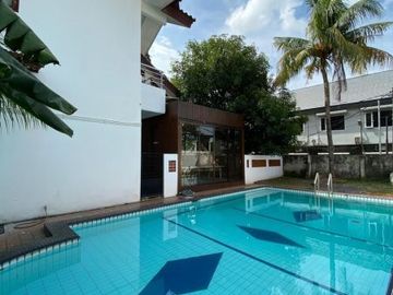 Di sewakan Rumah/kantor Jl. Kemang Timur, Jakarta Selatan