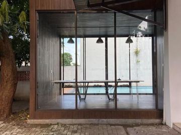Di sewakan Rumah/kantor Jl. Kemang Timur, Jakarta Selatan