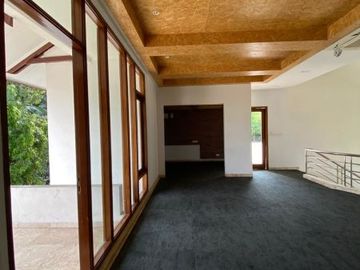 Di sewakan Rumah/kantor Jl. Kemang Timur, Jakarta Selatan