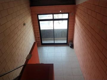 VENTA DE DEPARTAMENTO 2 AMBIENTES TIPO DÚPLEX - CON BALCÓN A LA CALLE - TRISTAN SUAREZ