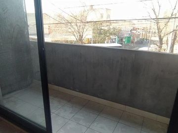 VENTA DE DEPARTAMENTO 2 AMBIENTES TIPO DÚPLEX - CON BALCÓN A LA CALLE - TRISTAN SUAREZ