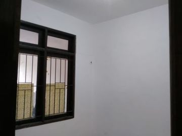 Disewakan Rumah 1,5 Lantai Lokasi Di Jl. Manyar Rejo, Surabaya