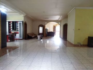 Disewakan Rumah Siap Huni Lokasi di Rungkut Asri Timur, Surabaya