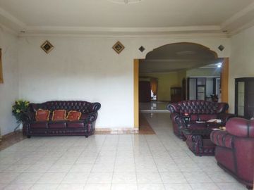 Disewakan Rumah Siap Huni Lokasi di Rungkut Asri Timur, Surabaya