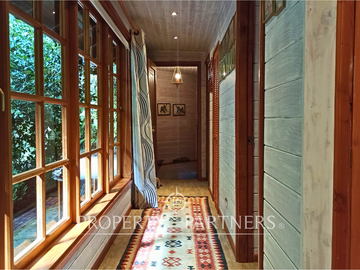 3 Preciosas Casas orilla de Lago Panguipulli en 2,4 ha. y 112 mts de playa