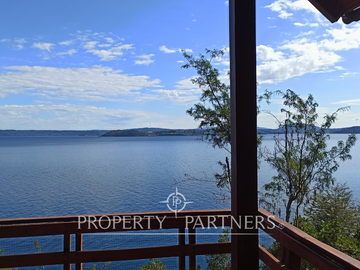 3 Preciosas Casas orilla de Lago Panguipulli en 2,4 ha. y 112 mts de playa