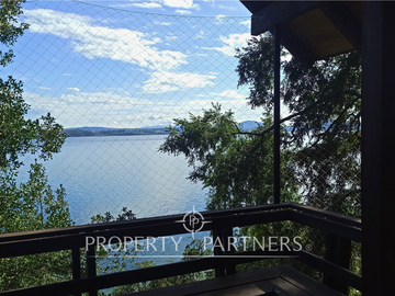 3 Preciosas Casas orilla de Lago Panguipulli en 2,4 ha. y 112 mts de playa