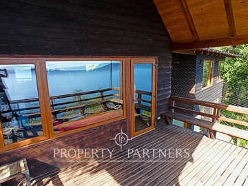 3 Preciosas Casas orilla de Lago Panguipulli en 2,4 ha. y 112 mts de playa